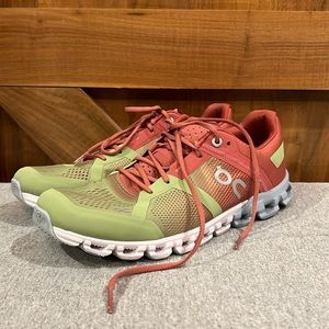 On Running Cloudflow women’s 7.5 guava/dustrose